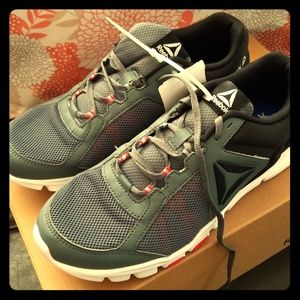 Reebok Mens Shoes size 9.5